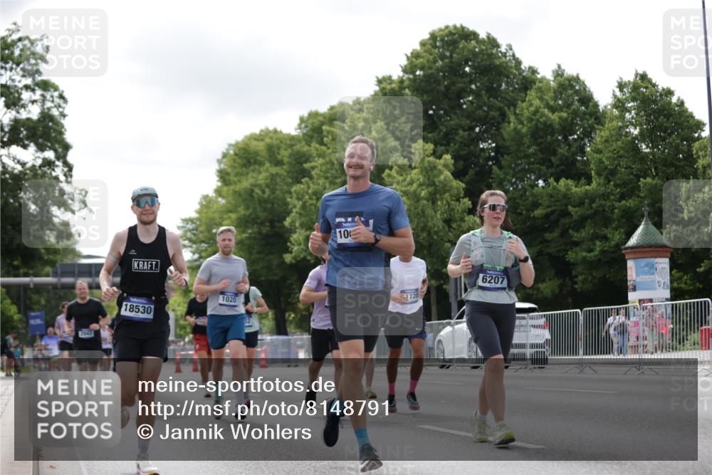 29.06.2025 - hella hamburg halbmarathon Jannik Wohlers http://msf.ph/oto/8148791 29.06.2025 10:12:27 Lombardsbrücke 1020, 1051, 1851, 1939, 2531, 2891, 2942, 4532, 5150, 6207, 7873, 7907, 8917, 10067, 10402, 11025, 11720, 12456, 14404, 14869, 15012, 15531, 16323, 16826, 16911, 17061, 17994, 18530 meine-sportfotos.de