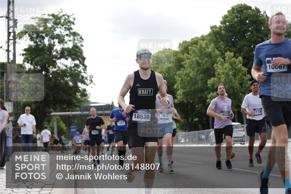 29.06.2025 - hella hamburg halbmarathon Jannik Wohlers http://msf.ph/oto/8148807 29.06.2025 10:12:28 Lombardsbrücke 1020, 1051, 1851, 1939, 2531, 2891, 2942, 4532, 6207, 7873, 7907, 8917, 10067, 10402, 11025, 11720, 14404, 14869, 15012, 15531, 16323, 16826, 16911, 17061, 17994, 18530 meine-sportfotos.de