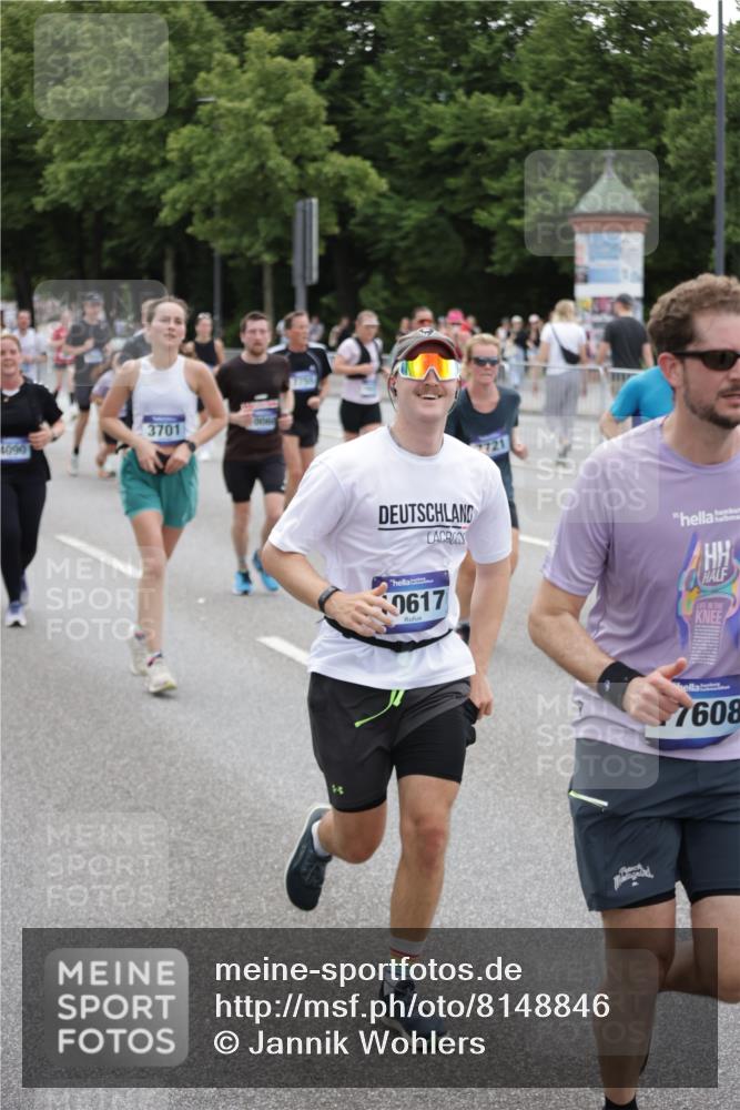 29.06.2025 - hella hamburg halbmarathon Jannik Wohlers http://msf.ph/oto/8148846 29.06.2025 10:49:44 Lombardsbrücke 1487, 1511, 3701, 3710, 3805, 4090, 4168, 5749, 5751, 5997, 6680, 6830, 7721, 7722, 7755, 8254, 9605, 9940, 10060, 10286, 10617, 11030, 11426, 11716, 11760, 12079, 13127, 13128, 13309, 13381, 13744, 13846, 14144, 14505, 14940, 15626, 15633, 16365, 16410, 16412, 16635, 17256, 18961, 19058, 19086 meine-sportfotos.de