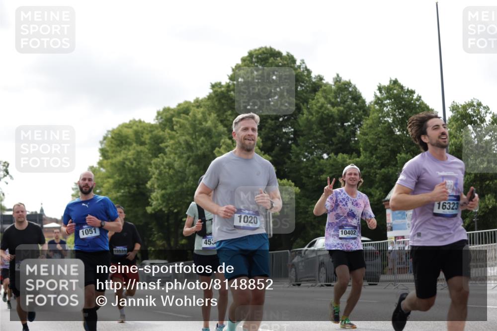 29.06.2025 - hella hamburg halbmarathon Jannik Wohlers http://msf.ph/oto/8148852 29.06.2025 10:12:29 Lombardsbrücke 1020, 1051, 1851, 1939, 2531, 2891, 2942, 4532, 6207, 7873, 7907, 8398, 8405, 8917, 10067, 10402, 11025, 11720, 14404, 14869, 15012, 15531, 16323, 16826, 16911, 17061, 17699, 17994, 18530 meine-sportfotos.de