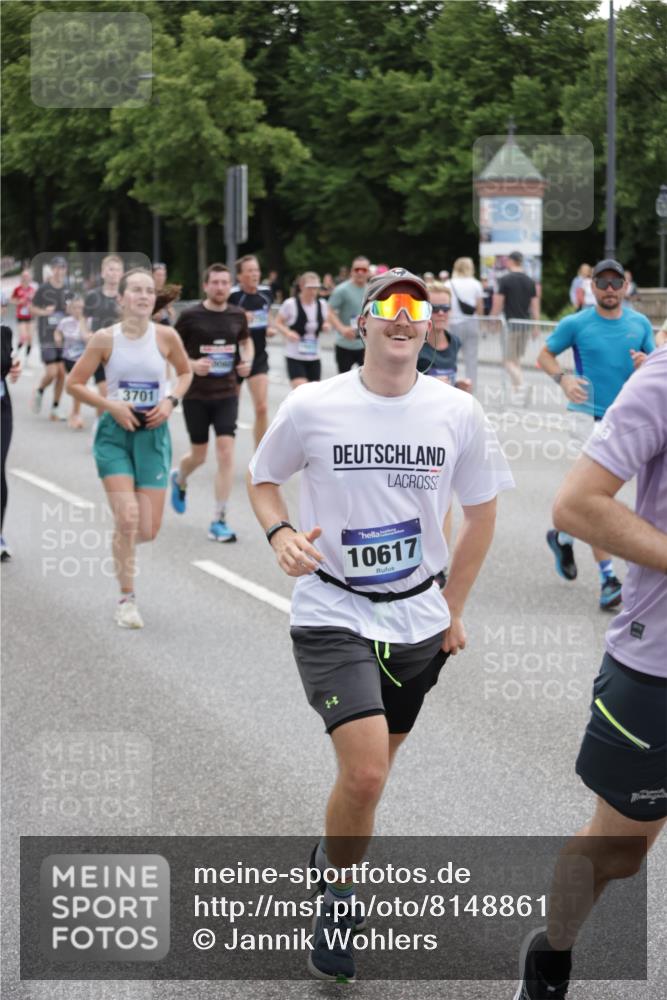 29.06.2025 - hella hamburg halbmarathon Jannik Wohlers http://msf.ph/oto/8148861 29.06.2025 10:49:44 Lombardsbrücke 1487, 1511, 3701, 3710, 3805, 4090, 4168, 5749, 5751, 5997, 6680, 6830, 7721, 7722, 7755, 8254, 9605, 9940, 10060, 10286, 10617, 11030, 11426, 11716, 11760, 12079, 13127, 13128, 13309, 13381, 13744, 13846, 14144, 14505, 14940, 15626, 15633, 16365, 16410, 16412, 16635, 17256, 18961, 19058, 19086 meine-sportfotos.de