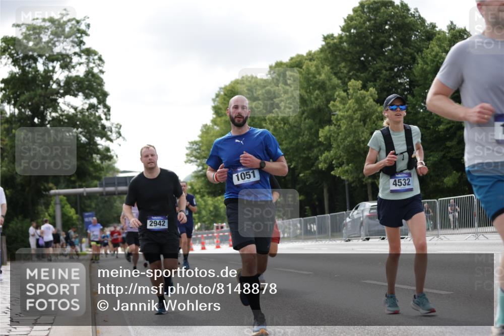 29.06.2025 - hella hamburg halbmarathon Jannik Wohlers http://msf.ph/oto/8148878 29.06.2025 10:12:30 Lombardsbrücke 1020, 1051, 1851, 1939, 2531, 2891, 2942, 4532, 6207, 7873, 7907, 8398, 8405, 8917, 10067, 10402, 11025, 11720, 14404, 14869, 15012, 15531, 16323, 16826, 16911, 17061, 17699, 17994, 18320, 18530 meine-sportfotos.de