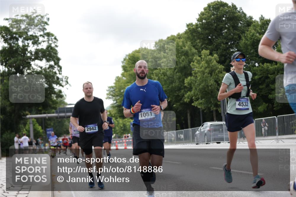 29.06.2025 - hella hamburg halbmarathon Jannik Wohlers http://msf.ph/oto/8148886 29.06.2025 10:12:30 Lombardsbrücke 1020, 1051, 1851, 1939, 2531, 2891, 2942, 4532, 6207, 7873, 7907, 8398, 8405, 8917, 10067, 10402, 11025, 11720, 14404, 14869, 15012, 15531, 16323, 16826, 16911, 17061, 17699, 17994, 18320, 18530 meine-sportfotos.de
