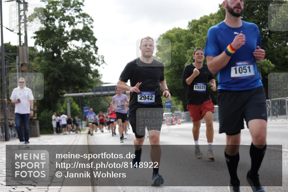 29.06.2025 - hella hamburg halbmarathon Jannik Wohlers http://msf.ph/oto/8148922 29.06.2025 10:12:31 Lombardsbrücke 1020, 1051, 1851, 1939, 2531, 2891, 2942, 4532, 6207, 7873, 7907, 8398, 8405, 8917, 9141, 10067, 10402, 11025, 11720, 14404, 15012, 15531, 16323, 17061, 17699, 17994, 18320, 18530 meine-sportfotos.de