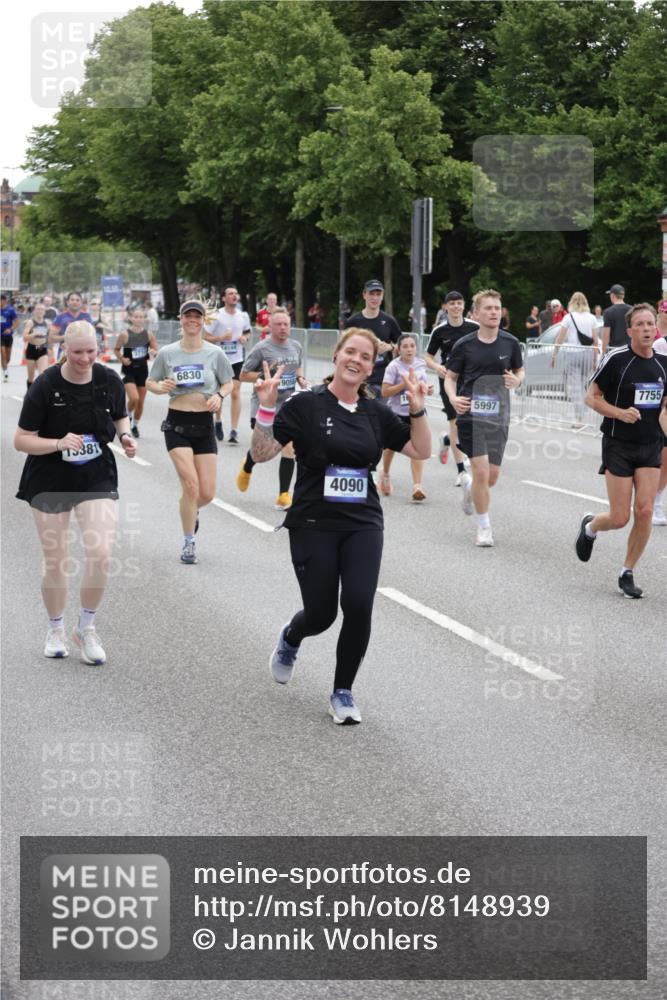 29.06.2025 - hella hamburg halbmarathon Jannik Wohlers http://msf.ph/oto/8148939 29.06.2025 10:49:46 Lombardsbrücke 1487, 3701, 3710, 3805, 3897, 4090, 4168, 5119, 5749, 5751, 5997, 6680, 6830, 7721, 7722, 7755, 8254, 9605, 9940, 10060, 10286, 10617, 11030, 11426, 11716, 11760, 12079, 13127, 13128, 13309, 13381, 13744, 13846, 14144, 14505, 14940, 15626, 15633, 16365, 16410, 16412, 16635, 17256, 18961, 19058, 19086 meine-sportfotos.de