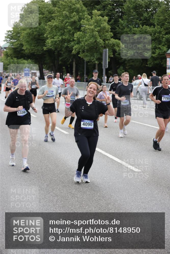 29.06.2025 - hella hamburg halbmarathon Jannik Wohlers http://msf.ph/oto/8148950 29.06.2025 10:49:46 Lombardsbrücke 1487, 3701, 3710, 3805, 3897, 4090, 4168, 5119, 5749, 5751, 5997, 6680, 6830, 7721, 7722, 7755, 8254, 9605, 9940, 10060, 10286, 10617, 11030, 11426, 11716, 11760, 12079, 13127, 13128, 13309, 13381, 13744, 13846, 14144, 14505, 14940, 15626, 15633, 16365, 16410, 16412, 16635, 17256, 18961, 19058, 19086 meine-sportfotos.de