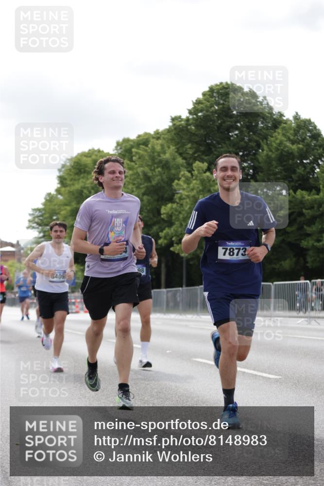 29.06.2025 - hella hamburg halbmarathon Jannik Wohlers http://msf.ph/oto/8148983 29.06.2025 10:12:35 Lombardsbrücke 1020, 1051, 2942, 4532, 6207, 7873, 8398, 8405, 9141, 10067, 10402, 11025, 11720, 14404, 15531, 16255, 16323, 17061, 17699, 18048, 18320, 18530 meine-sportfotos.de