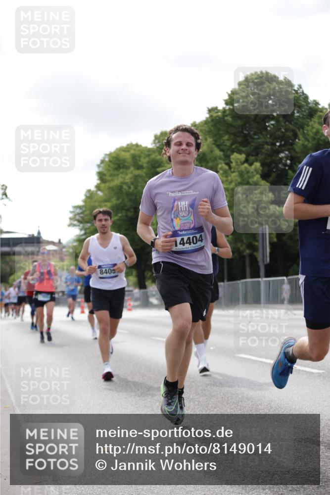 29.06.2025 - hella hamburg halbmarathon Jannik Wohlers http://msf.ph/oto/8149014 29.06.2025 10:12:35 Lombardsbrücke 1020, 1051, 2942, 4532, 6207, 7873, 8398, 8405, 9141, 10067, 10402, 11025, 11720, 14404, 15531, 16255, 16323, 17061, 17699, 18048, 18320, 18530 meine-sportfotos.de