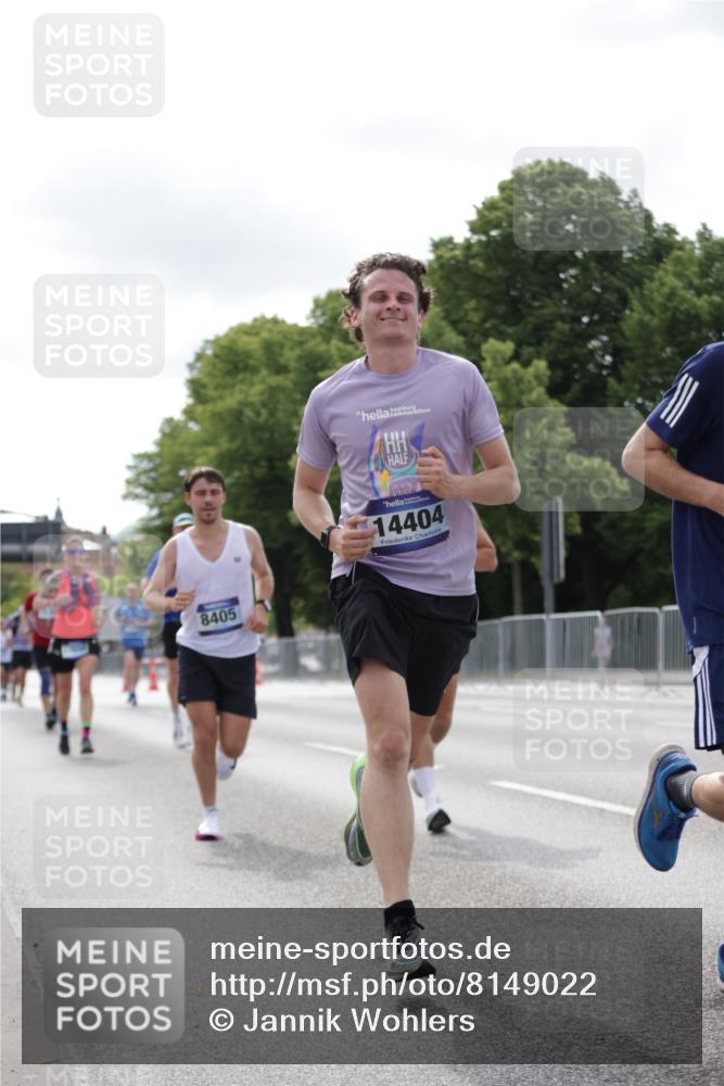 29.06.2025 - hella hamburg halbmarathon Jannik Wohlers http://msf.ph/oto/8149022 29.06.2025 10:12:35 Lombardsbrücke 1020, 1051, 2942, 4532, 6207, 7873, 8398, 8405, 9141, 10067, 10402, 11025, 11720, 14404, 15531, 16255, 16323, 17061, 17699, 18048, 18320, 18530 meine-sportfotos.de