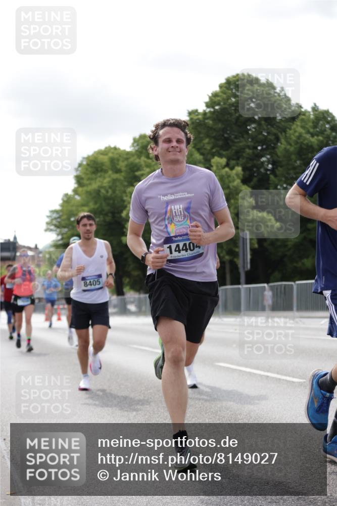 29.06.2025 - hella hamburg halbmarathon Jannik Wohlers http://msf.ph/oto/8149027 29.06.2025 10:12:35 Lombardsbrücke 1020, 1051, 2942, 4532, 6207, 7873, 8398, 8405, 9141, 10067, 10402, 11025, 11720, 14404, 15531, 16255, 16323, 17061, 17699, 18048, 18320, 18530 meine-sportfotos.de