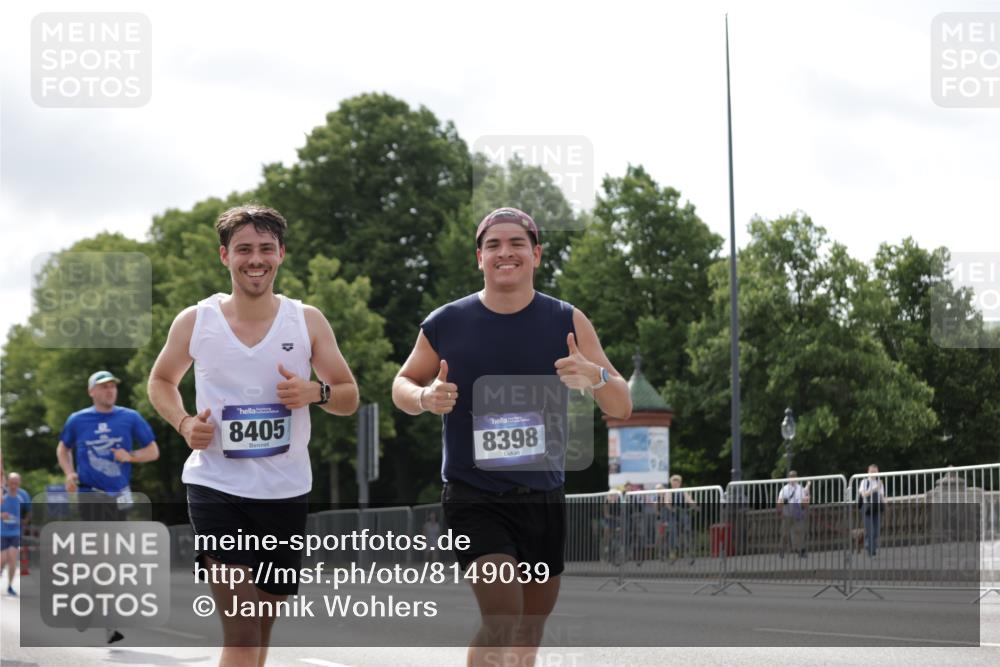 29.06.2025 - hella hamburg halbmarathon Jannik Wohlers http://msf.ph/oto/8149039 29.06.2025 10:12:37 Lombardsbrücke 1020, 1051, 2942, 4532, 6207, 7873, 8398, 8405, 9141, 10067, 10402, 11720, 14404, 15531, 16030, 16255, 16323, 16437, 17061, 17699, 18048, 18320, 18530 meine-sportfotos.de