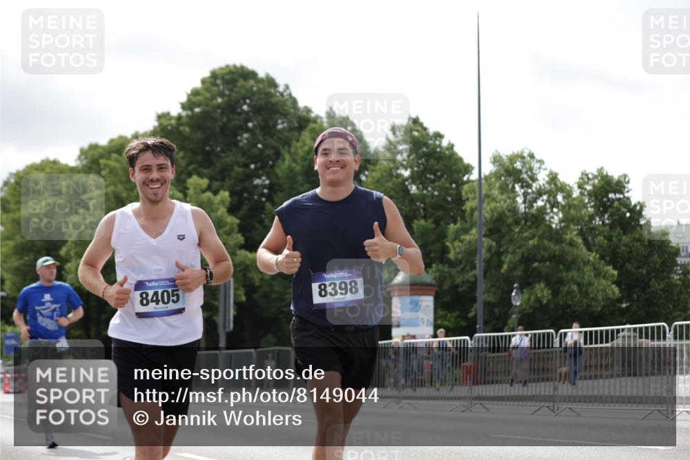 29.06.2025 - hella hamburg halbmarathon Jannik Wohlers http://msf.ph/oto/8149044 29.06.2025 10:12:37 Lombardsbrücke 1020, 1051, 2942, 4532, 6207, 7873, 8398, 8405, 9141, 10067, 10402, 11720, 14404, 15531, 16030, 16255, 16323, 16437, 17061, 17699, 18048, 18320, 18530 meine-sportfotos.de
