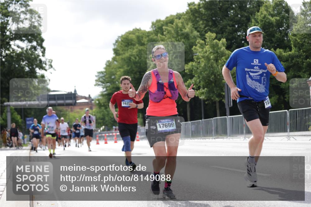 29.06.2025 - hella hamburg halbmarathon Jannik Wohlers http://msf.ph/oto/8149088 29.06.2025 10:12:39 Lombardsbrücke 1020, 1051, 2942, 4532, 7873, 8398, 8405, 9141, 10067, 10402, 11720, 14404, 15531, 16030, 16255, 16323, 16437, 17699, 18048, 18320, 18530 meine-sportfotos.de