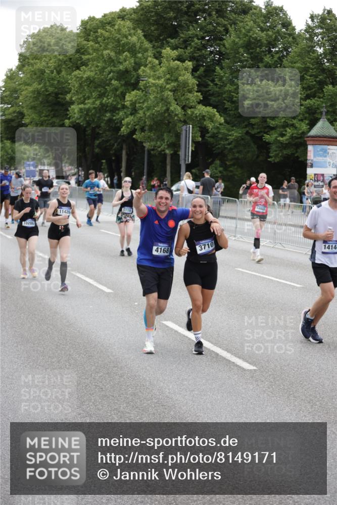 29.06.2025 - hella hamburg halbmarathon Jannik Wohlers http://msf.ph/oto/8149171 29.06.2025 10:49:51 Lombardsbrücke 2047, 3203, 3680, 3701, 3710, 3805, 3897, 4090, 4168, 5119, 5997, 6680, 6830, 7677, 7721, 7722, 7755, 8254, 9605, 9940, 10060, 10286, 10617, 11426, 11696, 11716, 11760, 12079, 13127, 13128, 13381, 13744, 13846, 13887, 14144, 14505, 14940, 15230, 16410, 16412, 16489, 16635, 16670, 17256, 18961, 19058, 19086 meine-sportfotos.de