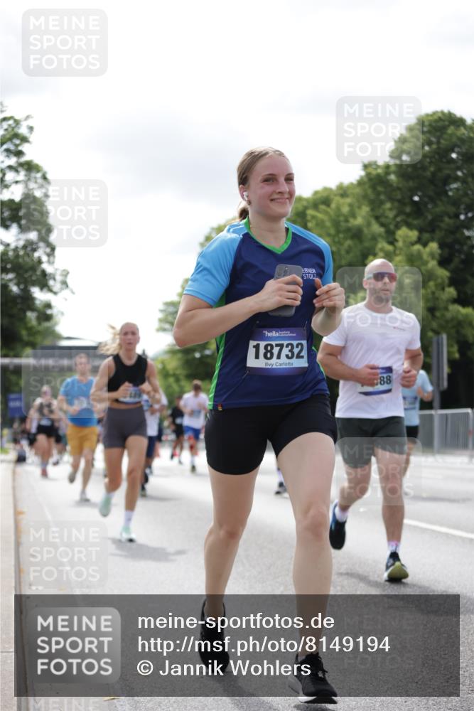 29.06.2025 - hella hamburg halbmarathon Jannik Wohlers http://msf.ph/oto/8149194 29.06.2025 10:12:48 Lombardsbrücke 1747, 2961, 3218, 3360, 3728, 6489, 7873, 8398, 8405, 8913, 9141, 9527, 12492, 15922, 16030, 16255, 16437, 17699, 17988, 18048, 18320, 18732, 18754 meine-sportfotos.de