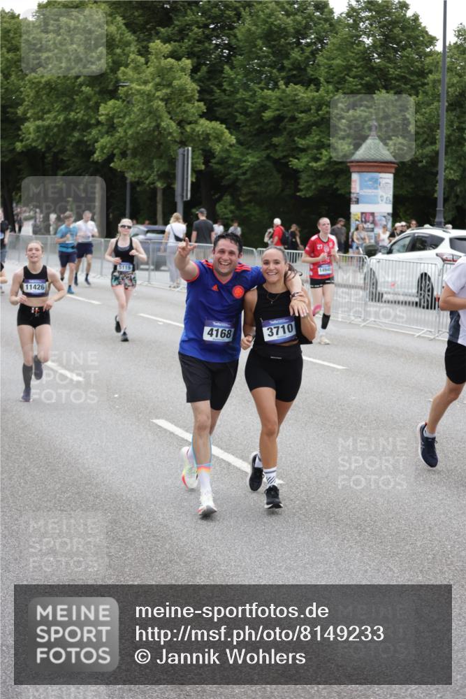 29.06.2025 - hella hamburg halbmarathon Jannik Wohlers http://msf.ph/oto/8149233 29.06.2025 10:49:52 Lombardsbrücke 1259, 1828, 2047, 3203, 3680, 3701, 3710, 3805, 3897, 4090, 4168, 5119, 5997, 6680, 6830, 7677, 7721, 7722, 7755, 8254, 9605, 9940, 10060, 10286, 10617, 11426, 11696, 11716, 12079, 13127, 13128, 13381, 13846, 13887, 14144, 14591, 14940, 15230, 15551, 16410, 16412, 16489, 16635, 16670, 17256, 18961, 19058, 19086 meine-sportfotos.de