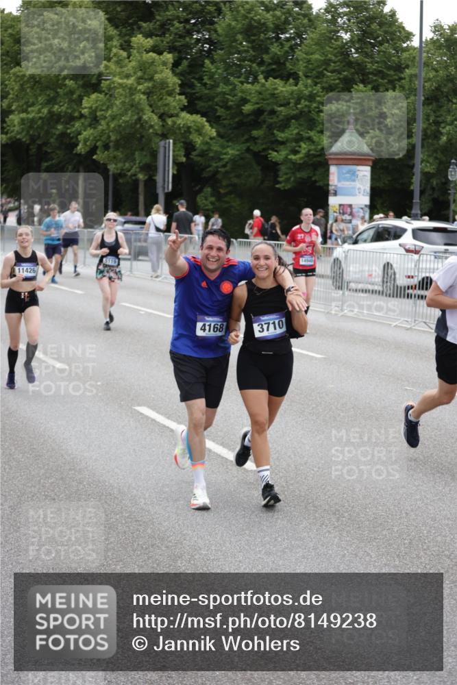 29.06.2025 - hella hamburg halbmarathon Jannik Wohlers http://msf.ph/oto/8149238 29.06.2025 10:49:52 Lombardsbrücke 1259, 1828, 2047, 3203, 3680, 3701, 3710, 3805, 3897, 4090, 4168, 5119, 5997, 6680, 6830, 7677, 7721, 7722, 7755, 8254, 9605, 9940, 10060, 10286, 10617, 11426, 11696, 11716, 12079, 13127, 13128, 13381, 13846, 13887, 14144, 14591, 14940, 15230, 15551, 16410, 16412, 16489, 16635, 16670, 17256, 18961, 19058, 19086 meine-sportfotos.de