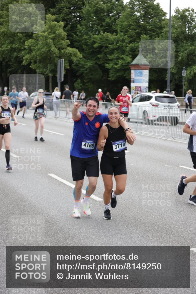 29.06.2025 - hella hamburg halbmarathon Jannik Wohlers http://msf.ph/oto/8149250 29.06.2025 10:49:52 Lombardsbrücke 1259, 1828, 2047, 3203, 3680, 3701, 3710, 3805, 3897, 4090, 4168, 5119, 5997, 6680, 6830, 7677, 7721, 7722, 7755, 8254, 9605, 9940, 10060, 10286, 10617, 11426, 11696, 11716, 12079, 13127, 13128, 13381, 13846, 13887, 14144, 14591, 14940, 15230, 15551, 16410, 16412, 16489, 16635, 16670, 17256, 18961, 19058, 19086 meine-sportfotos.de