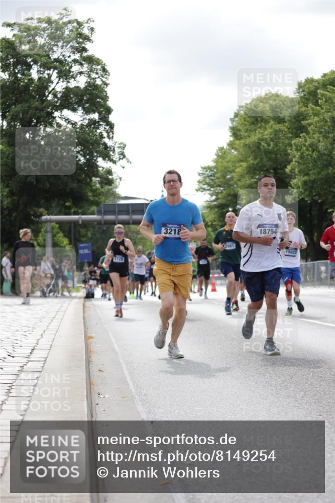 29.06.2025 - hella hamburg halbmarathon Jannik Wohlers http://msf.ph/oto/8149254 29.06.2025 10:12:50 Lombardsbrücke 1007, 1747, 1859, 2961, 3218, 3360, 3728, 3729, 6489, 7346, 8398, 8405, 8913, 9141, 9527, 12492, 15922, 16030, 16255, 16437, 17474, 17699, 17988, 18048, 18320, 18732, 18754 meine-sportfotos.de