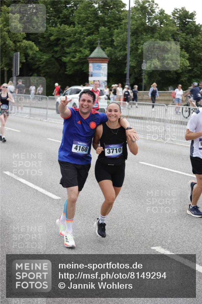 29.06.2025 - hella hamburg halbmarathon Jannik Wohlers http://msf.ph/oto/8149294 29.06.2025 10:49:52 Lombardsbrücke 1259, 1828, 2047, 3203, 3680, 3701, 3710, 3805, 3897, 4090, 4168, 5119, 5997, 6680, 6830, 7677, 7721, 7722, 7755, 8254, 9605, 9940, 10060, 10286, 10617, 11426, 11696, 11716, 12079, 13127, 13128, 13381, 13846, 13887, 14144, 14591, 14940, 15230, 15551, 16410, 16412, 16489, 16635, 16670, 17256, 18961, 19058, 19086 meine-sportfotos.de