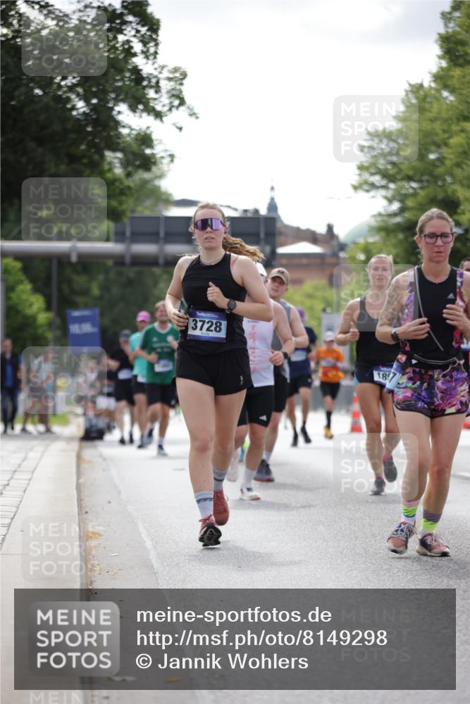 29.06.2025 - hella hamburg halbmarathon Jannik Wohlers http://msf.ph/oto/8149298 29.06.2025 10:12:53 Lombardsbrücke 1007, 1747, 1859, 2961, 3218, 3360, 3728, 3729, 4187, 6489, 7346, 7460, 8913, 9527, 12492, 15922, 16030, 16255, 16437, 17474, 17988, 18048, 18732, 18754, 19035 meine-sportfotos.de