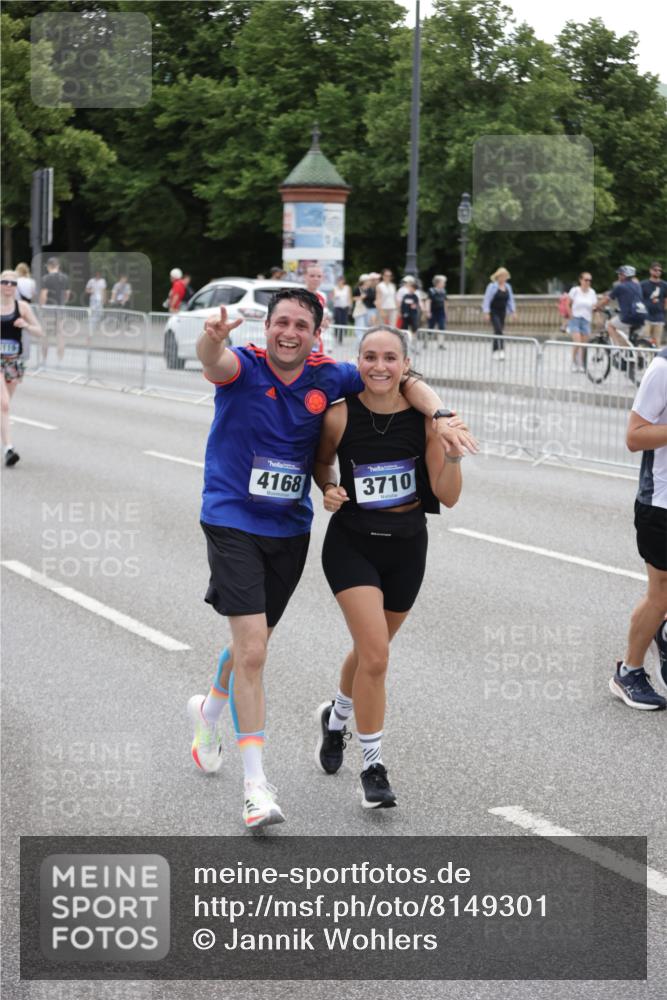 29.06.2025 - hella hamburg halbmarathon Jannik Wohlers http://msf.ph/oto/8149301 29.06.2025 10:49:52 Lombardsbrücke 1259, 1828, 2047, 3203, 3680, 3701, 3710, 3805, 3897, 4090, 4168, 5119, 5997, 6680, 6830, 7677, 7721, 7722, 7755, 8254, 9605, 9940, 10060, 10286, 10617, 11426, 11696, 11716, 12079, 13127, 13128, 13381, 13846, 13887, 14144, 14591, 14940, 15230, 15551, 16410, 16412, 16489, 16635, 16670, 17256, 18961, 19058, 19086 meine-sportfotos.de