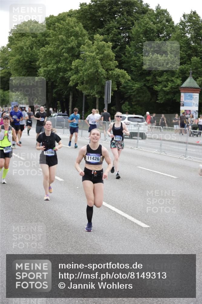 29.06.2025 - hella hamburg halbmarathon Jannik Wohlers http://msf.ph/oto/8149313 29.06.2025 10:49:53 Lombardsbrücke 1259, 1828, 2047, 3203, 3680, 3701, 3710, 3805, 3897, 4090, 4168, 5119, 5997, 6680, 6830, 7677, 7721, 7722, 7755, 8254, 9605, 9940, 10060, 10286, 10617, 11426, 11696, 11716, 12079, 13127, 13128, 13381, 13846, 13887, 14102, 14144, 14591, 14940, 15230, 15551, 16410, 16412, 16489, 16635, 16670, 16742, 17256, 19058, 19086 meine-sportfotos.de