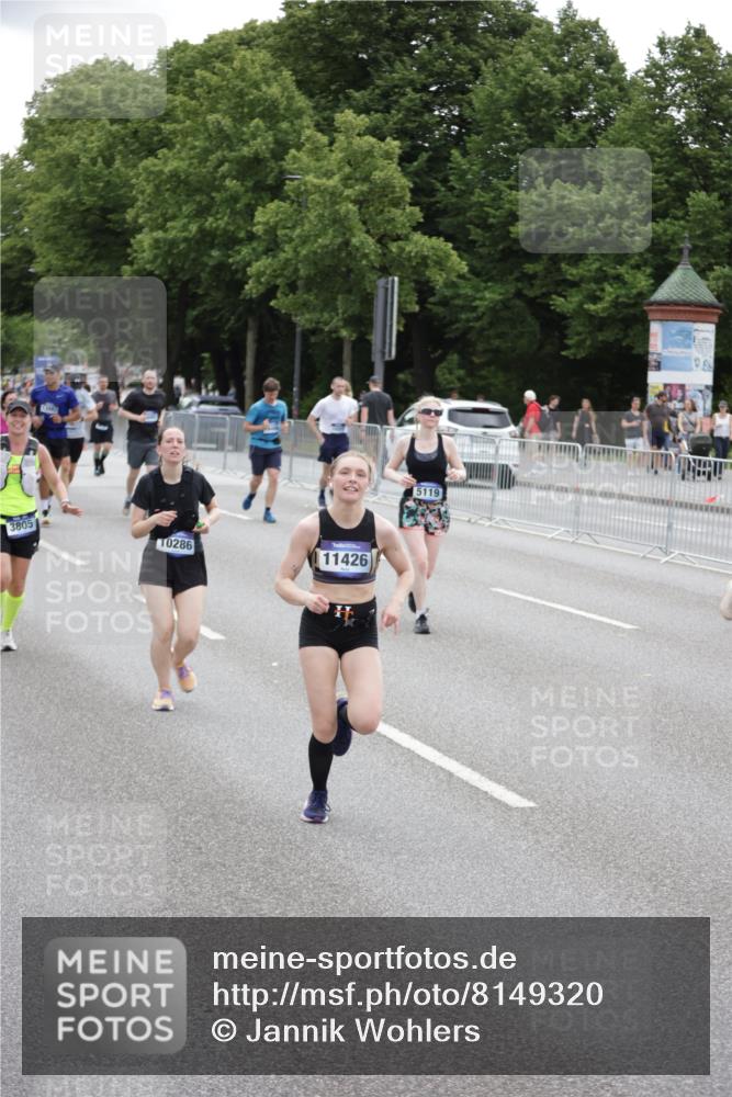 29.06.2025 - hella hamburg halbmarathon Jannik Wohlers http://msf.ph/oto/8149320 29.06.2025 10:49:53 Lombardsbrücke 1259, 1828, 2047, 3203, 3680, 3701, 3710, 3805, 3897, 4090, 4168, 5119, 5997, 6680, 6830, 7677, 7721, 7722, 7755, 8254, 9605, 9940, 10060, 10286, 10617, 11426, 11696, 11716, 12079, 13127, 13128, 13381, 13846, 13887, 14102, 14144, 14591, 14940, 15230, 15551, 16410, 16412, 16489, 16635, 16670, 16742, 17256, 19058, 19086 meine-sportfotos.de