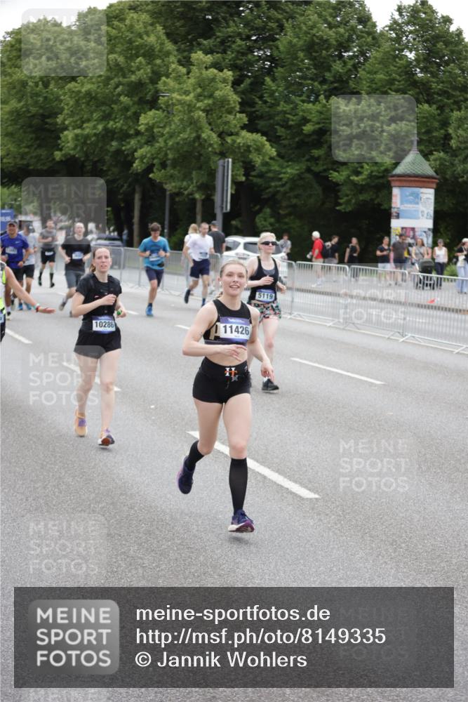 29.06.2025 - hella hamburg halbmarathon Jannik Wohlers http://msf.ph/oto/8149335 29.06.2025 10:49:53 Lombardsbrücke 1259, 1828, 2047, 3203, 3680, 3701, 3710, 3805, 3897, 4090, 4168, 5119, 5997, 6680, 6830, 7677, 7721, 7722, 7755, 8254, 9605, 9940, 10060, 10286, 10617, 11426, 11696, 11716, 12079, 13127, 13128, 13381, 13846, 13887, 14102, 14144, 14591, 14940, 15230, 15551, 16410, 16412, 16489, 16635, 16670, 16742, 17256, 19058, 19086 meine-sportfotos.de