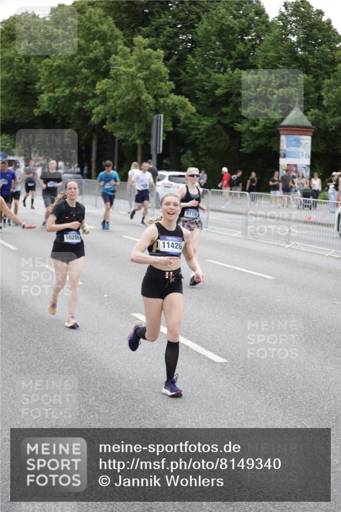 29.06.2025 - hella hamburg halbmarathon Jannik Wohlers http://msf.ph/oto/8149340 29.06.2025 10:49:53 Lombardsbrücke 1259, 1828, 2047, 3203, 3680, 3701, 3710, 3805, 3897, 4090, 4168, 5119, 5997, 6680, 6830, 7677, 7721, 7722, 7755, 8254, 9605, 9940, 10060, 10286, 10617, 11426, 11696, 11716, 12079, 13127, 13128, 13381, 13846, 13887, 14102, 14144, 14591, 14940, 15230, 15551, 16410, 16412, 16489, 16635, 16670, 16742, 17256, 19058, 19086 meine-sportfotos.de