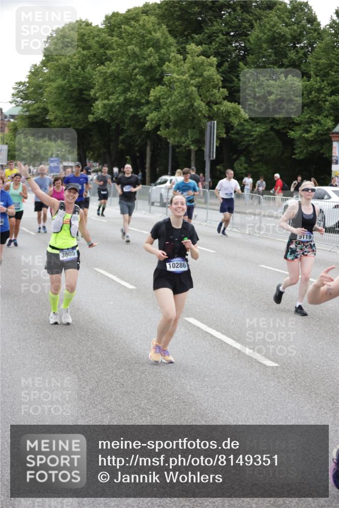 29.06.2025 - hella hamburg halbmarathon Jannik Wohlers http://msf.ph/oto/8149351 29.06.2025 10:49:54 Lombardsbrücke 1259, 1828, 2047, 3203, 3680, 3701, 3710, 3805, 3897, 4090, 4168, 5119, 5997, 6680, 6830, 7677, 7721, 7722, 7755, 8254, 9605, 10060, 10286, 10617, 11426, 11696, 11716, 12079, 13127, 13128, 13846, 13887, 14102, 14144, 14591, 14940, 15230, 15551, 16410, 16412, 16489, 16635, 16670, 16742, 17256, 19058, 19086 meine-sportfotos.de