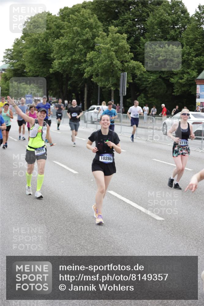 29.06.2025 - hella hamburg halbmarathon Jannik Wohlers http://msf.ph/oto/8149357 29.06.2025 10:49:54 Lombardsbrücke 1259, 1828, 2047, 3203, 3680, 3701, 3710, 3805, 3897, 4090, 4168, 5119, 5997, 6680, 6830, 7677, 7721, 7722, 7755, 8254, 9605, 10060, 10286, 10617, 11426, 11696, 11716, 12079, 13127, 13128, 13846, 13887, 14102, 14144, 14591, 14940, 15230, 15551, 16410, 16412, 16489, 16635, 16670, 16742, 17256, 19058, 19086 meine-sportfotos.de
