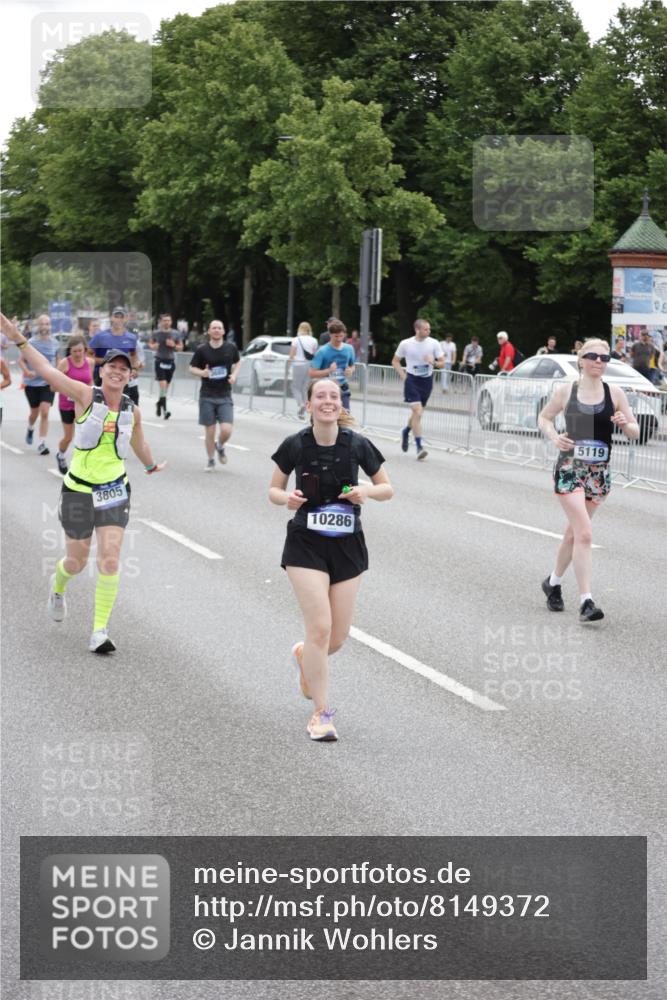 29.06.2025 - hella hamburg halbmarathon Jannik Wohlers http://msf.ph/oto/8149372 29.06.2025 10:49:54 Lombardsbrücke 1259, 1828, 2047, 3203, 3680, 3701, 3710, 3805, 3897, 4090, 4168, 5119, 5997, 6680, 6830, 7677, 7721, 7722, 7755, 8254, 9605, 10060, 10286, 10617, 11426, 11696, 11716, 12079, 13127, 13128, 13846, 13887, 14102, 14144, 14591, 14940, 15230, 15551, 16410, 16412, 16489, 16635, 16670, 16742, 17256, 19058, 19086 meine-sportfotos.de