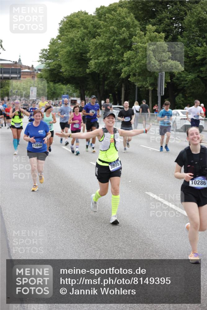 29.06.2025 - hella hamburg halbmarathon Jannik Wohlers http://msf.ph/oto/8149395 29.06.2025 10:49:55 Lombardsbrücke 1259, 1828, 2047, 3203, 3680, 3701, 3710, 3805, 3897, 4168, 5119, 5997, 6680, 6830, 7677, 7721, 7722, 7755, 8299, 9605, 10060, 10286, 10617, 11426, 11696, 11716, 12079, 13127, 13128, 13846, 13887, 14102, 14144, 14591, 14940, 15230, 15551, 16410, 16412, 16489, 16635, 16670, 16742, 17256, 19058, 19086 meine-sportfotos.de
