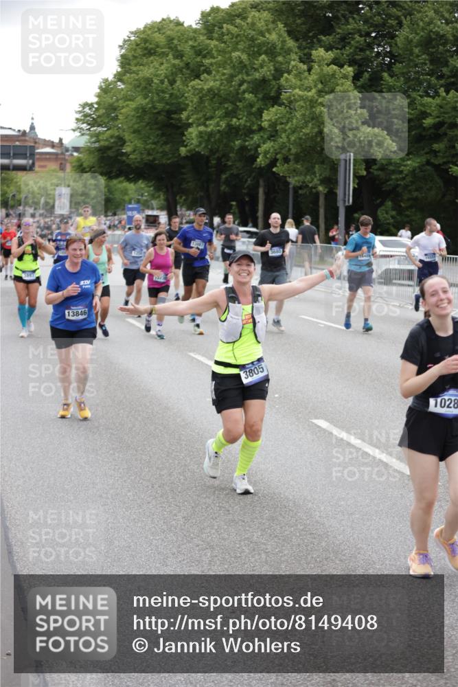 29.06.2025 - hella hamburg halbmarathon Jannik Wohlers http://msf.ph/oto/8149408 29.06.2025 10:49:55 Lombardsbrücke 1259, 1828, 2047, 3203, 3680, 3701, 3710, 3805, 3897, 4168, 5119, 5997, 6680, 6830, 7677, 7721, 7722, 7755, 8299, 9605, 10060, 10286, 10617, 11426, 11696, 11716, 12079, 13127, 13128, 13846, 13887, 14102, 14144, 14591, 14940, 15230, 15551, 16410, 16412, 16489, 16635, 16670, 16742, 17256, 19058, 19086 meine-sportfotos.de