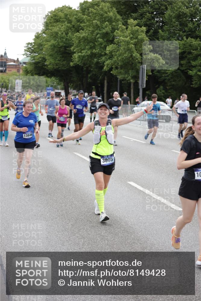 29.06.2025 - hella hamburg halbmarathon Jannik Wohlers http://msf.ph/oto/8149428 29.06.2025 10:49:55 Lombardsbrücke 1259, 1828, 2047, 3203, 3680, 3701, 3710, 3805, 3897, 4168, 5119, 5997, 6680, 6830, 7677, 7721, 7722, 7755, 8299, 9605, 10060, 10286, 10617, 11426, 11696, 11716, 12079, 13127, 13128, 13846, 13887, 14102, 14144, 14591, 14940, 15230, 15551, 16410, 16412, 16489, 16635, 16670, 16742, 17256, 19058, 19086 meine-sportfotos.de