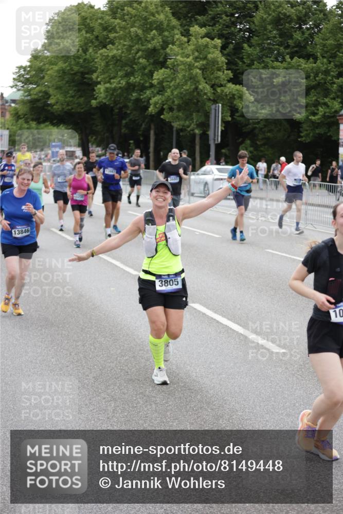 29.06.2025 - hella hamburg halbmarathon Jannik Wohlers http://msf.ph/oto/8149448 29.06.2025 10:49:56 Lombardsbrücke 1259, 1828, 2047, 3203, 3680, 3701, 3710, 3805, 3897, 4168, 4961, 5119, 5997, 6680, 6830, 7677, 7721, 7722, 7755, 8299, 9605, 10060, 10286, 10617, 10744, 11426, 11696, 11716, 12079, 13127, 13128, 13846, 13887, 14102, 14144, 14591, 14940, 15230, 15551, 16410, 16412, 16489, 16635, 16670, 16742, 17256, 18483, 19058, 19086 meine-sportfotos.de