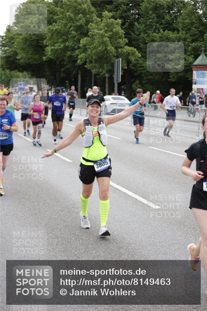 29.06.2025 - hella hamburg halbmarathon Jannik Wohlers http://msf.ph/oto/8149463 29.06.2025 10:49:56 Lombardsbrücke 1259, 1828, 2047, 3203, 3680, 3701, 3710, 3805, 3897, 4168, 4961, 5119, 5997, 6680, 6830, 7677, 7721, 7722, 7755, 8299, 9605, 10060, 10286, 10617, 10744, 11426, 11696, 11716, 12079, 13127, 13128, 13846, 13887, 14102, 14144, 14591, 14940, 15230, 15551, 16410, 16412, 16489, 16635, 16670, 16742, 17256, 18483, 19058, 19086 meine-sportfotos.de
