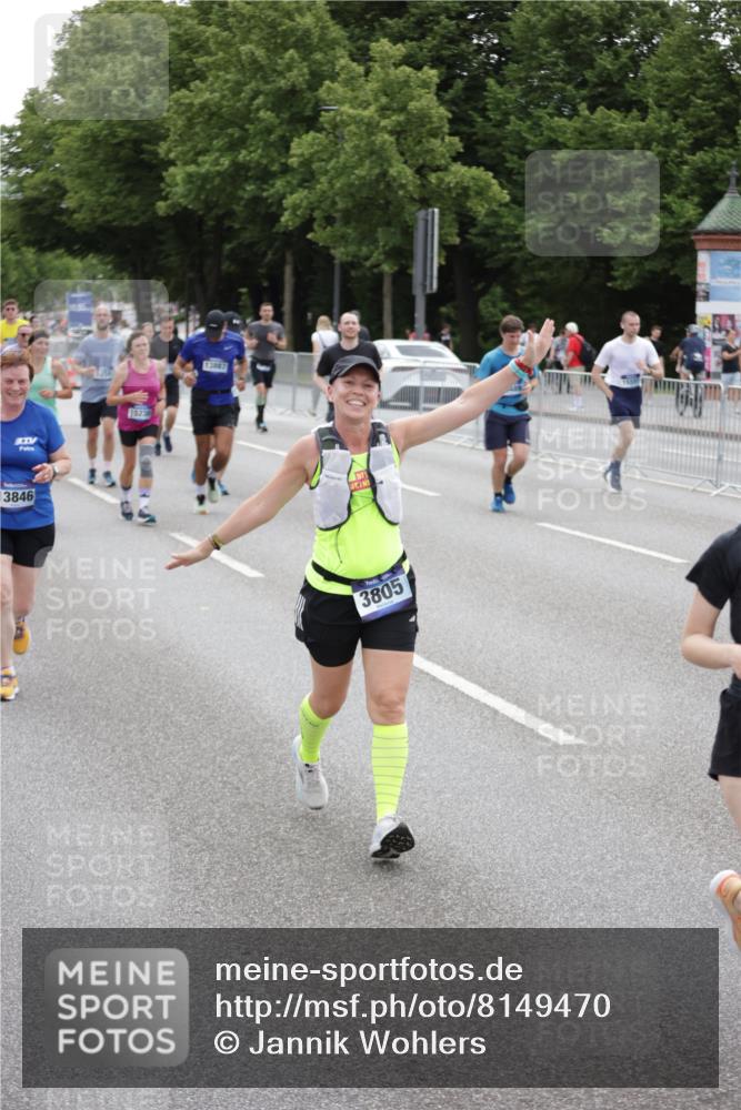29.06.2025 - hella hamburg halbmarathon Jannik Wohlers http://msf.ph/oto/8149470 29.06.2025 10:49:56 Lombardsbrücke 1259, 1828, 2047, 3203, 3680, 3701, 3710, 3805, 3897, 4168, 4961, 5119, 5997, 6680, 6830, 7677, 7721, 7722, 7755, 8299, 9605, 10060, 10286, 10617, 10744, 11426, 11696, 11716, 12079, 13127, 13128, 13846, 13887, 14102, 14144, 14591, 14940, 15230, 15551, 16410, 16412, 16489, 16635, 16670, 16742, 17256, 18483, 19058, 19086 meine-sportfotos.de