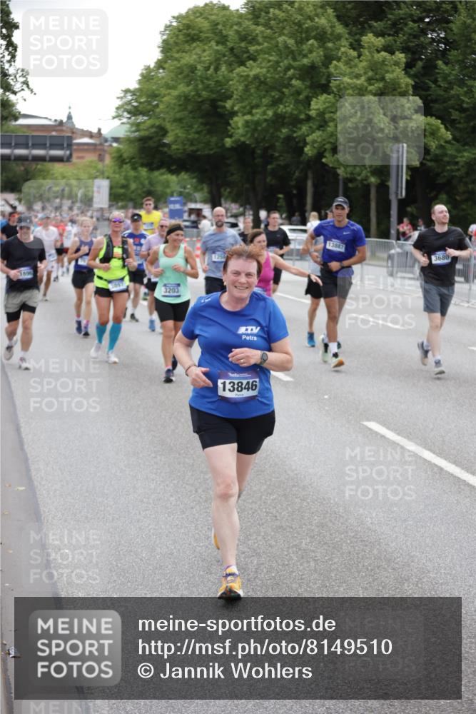 29.06.2025 - hella hamburg halbmarathon Jannik Wohlers http://msf.ph/oto/8149510 29.06.2025 10:49:57 Lombardsbrücke 1259, 1828, 2047, 3203, 3680, 3701, 3710, 3805, 3897, 4168, 4961, 5119, 5997, 6680, 6830, 7505, 7677, 7721, 7755, 8299, 9605, 10060, 10286, 10744, 11426, 11696, 11716, 12079, 13127, 13846, 13887, 14102, 14144, 14591, 14940, 15230, 15467, 15551, 16410, 16412, 16489, 16635, 16670, 16742, 17256, 18483, 19058, 19086 meine-sportfotos.de