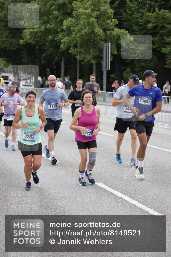 29.06.2025 - hella hamburg halbmarathon Jannik Wohlers http://msf.ph/oto/8149521 29.06.2025 10:49:59 Lombardsbrücke 1259, 1828, 2047, 3203, 3680, 3710, 3805, 3897, 4168, 4961, 5119, 5131, 5997, 6680, 6830, 7505, 7677, 7755, 8299, 10286, 10744, 11426, 11696, 11716, 12079, 13846, 13887, 14102, 14144, 14591, 14940, 15230, 15467, 15551, 16412, 16489, 16635, 16670, 16742, 17256, 17790, 18483, 19058 meine-sportfotos.de