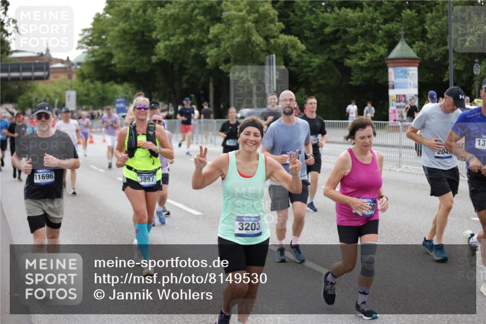 29.06.2025 - hella hamburg halbmarathon Jannik Wohlers http://msf.ph/oto/8149530 29.06.2025 10:50:00 Lombardsbrücke 1259, 1828, 2047, 3203, 3680, 3710, 3805, 3897, 4168, 4961, 5119, 5131, 5997, 6680, 7505, 7677, 8299, 10286, 10744, 11426, 11696, 11716, 12079, 13887, 14102, 14144, 14591, 14940, 15230, 15467, 15551, 16489, 16635, 16670, 16742, 17256, 17790, 18483, 19058 meine-sportfotos.de