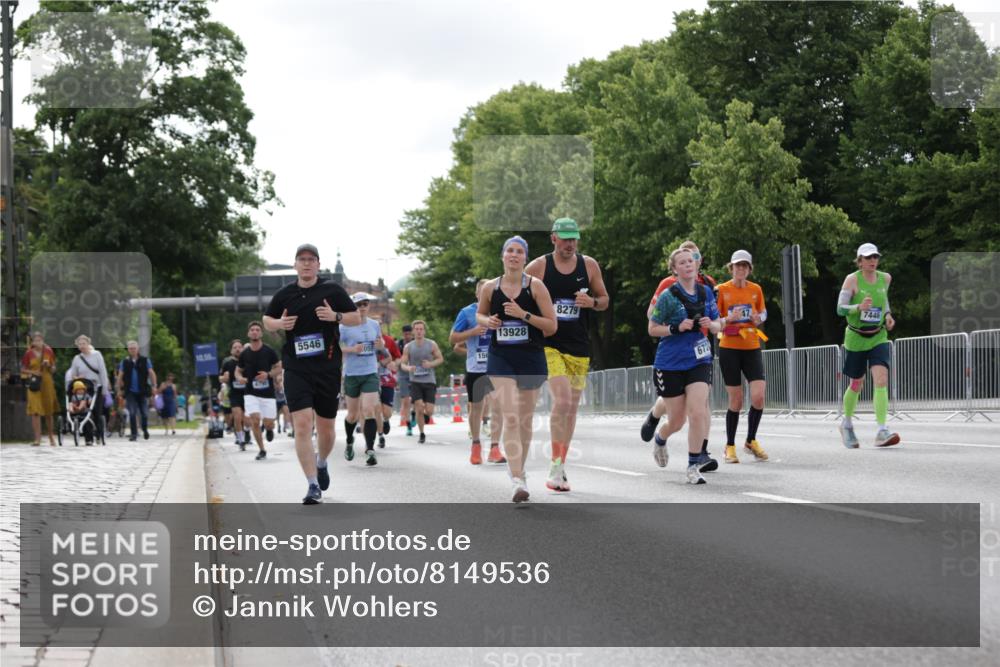 29.06.2025 - hella hamburg halbmarathon Jannik Wohlers http://msf.ph/oto/8149536 29.06.2025 10:13:06 Lombardsbrücke 1007, 1859, 2055, 2961, 3729, 4187, 4795, 4950, 5232, 5546, 6026, 6717, 6724, 7346, 7446, 7447, 7460, 8279, 9128, 9527, 9612, 12492, 12928, 12929, 13331, 13928, 15663, 15922, 16491, 17474, 18222, 18231, 19035 meine-sportfotos.de