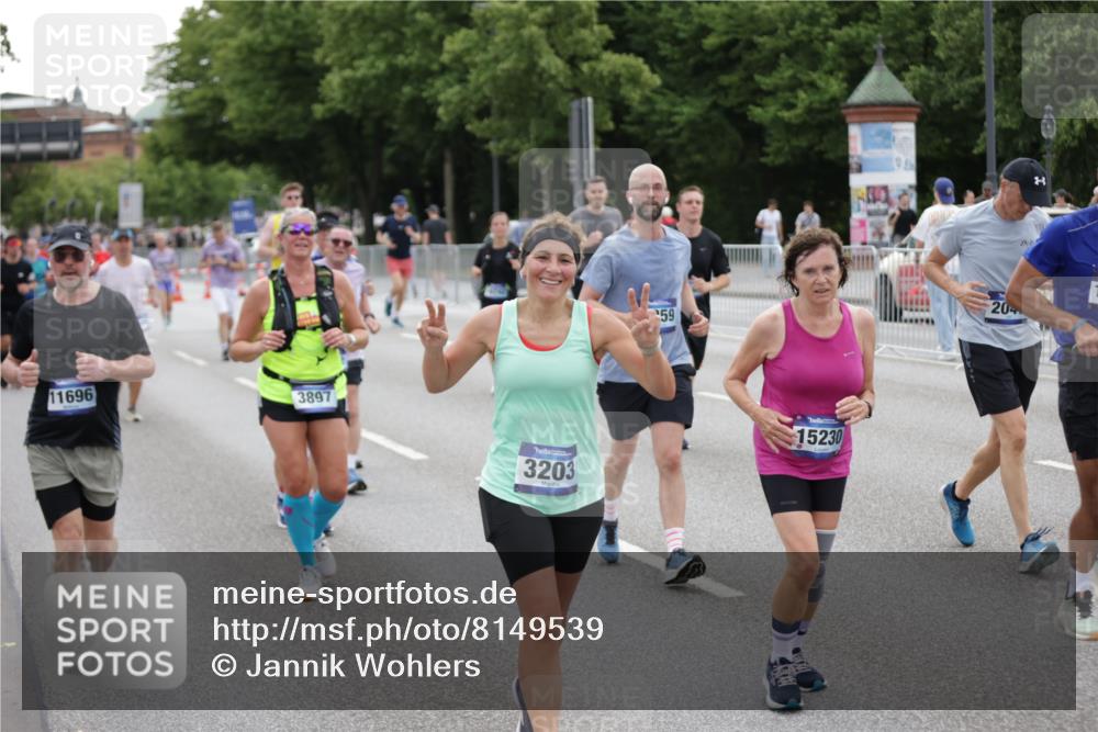 29.06.2025 - hella hamburg halbmarathon Jannik Wohlers http://msf.ph/oto/8149539 29.06.2025 10:50:00 Lombardsbrücke 1259, 1828, 2047, 3203, 3680, 3710, 3805, 3897, 4168, 4961, 5119, 5131, 5997, 6680, 7505, 7677, 8299, 10286, 10744, 11426, 11696, 11716, 12079, 13887, 14102, 14144, 14591, 14940, 15230, 15467, 15551, 16489, 16635, 16670, 16742, 17256, 17790, 18483, 19058 meine-sportfotos.de