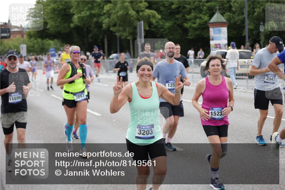 29.06.2025 - hella hamburg halbmarathon Jannik Wohlers http://msf.ph/oto/8149561 29.06.2025 10:50:01 Lombardsbrücke 1259, 1828, 2047, 3203, 3680, 3710, 3805, 3897, 4168, 4961, 5119, 5131, 6680, 7505, 7677, 8299, 8834, 10286, 10744, 11426, 11696, 11716, 12079, 13887, 14102, 14144, 14591, 14940, 15230, 15467, 15551, 16489, 16593, 16635, 16670, 16742, 17256, 17790, 18092, 18483, 19058 meine-sportfotos.de