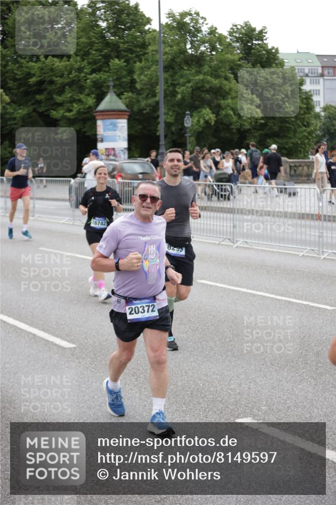29.06.2025 - hella hamburg halbmarathon Jannik Wohlers http://msf.ph/oto/8149597 29.06.2025 10:50:04 Lombardsbrücke 1259, 1828, 2047, 3203, 3680, 3710, 3805, 3897, 4168, 4961, 5119, 5131, 7505, 7677, 8299, 8834, 10286, 10744, 11426, 11696, 13887, 14102, 14591, 14940, 15017, 15230, 15467, 15551, 16489, 16593, 16670, 16742, 17790, 18067, 18092, 18483 meine-sportfotos.de