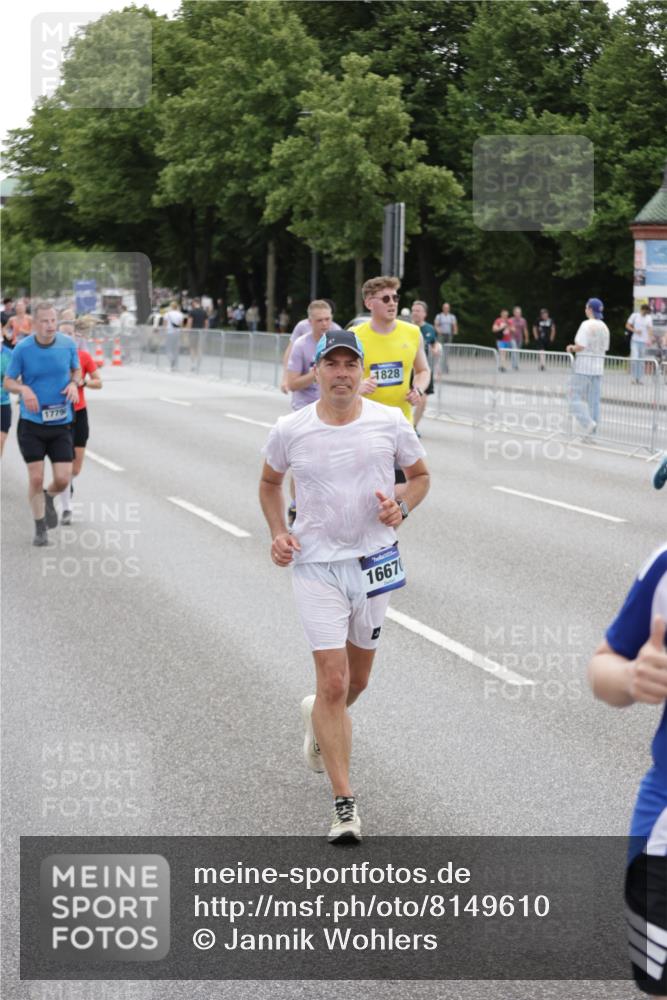 29.06.2025 - hella hamburg halbmarathon Jannik Wohlers http://msf.ph/oto/8149610 29.06.2025 10:50:05 Lombardsbrücke 1259, 1828, 2047, 3203, 3680, 3897, 4961, 5119, 5131, 7505, 7677, 8299, 8834, 10744, 11426, 11696, 13887, 14102, 14591, 14940, 15017, 15230, 15416, 15467, 15551, 16489, 16593, 16670, 16742, 17790, 18067, 18092, 18483 meine-sportfotos.de