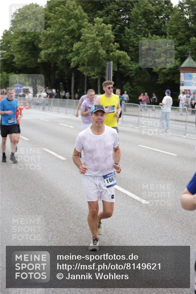 29.06.2025 - hella hamburg halbmarathon Jannik Wohlers http://msf.ph/oto/8149621 29.06.2025 10:50:06 Lombardsbrücke 1259, 1828, 2047, 3203, 3680, 3897, 4642, 4961, 5119, 5131, 7505, 7677, 8299, 8834, 10744, 11696, 13887, 14102, 14591, 15017, 15230, 15416, 15467, 15551, 16489, 16593, 16670, 16742, 17790, 18067, 18092, 18483 meine-sportfotos.de