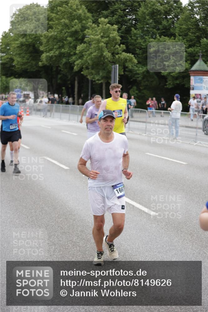 29.06.2025 - hella hamburg halbmarathon Jannik Wohlers http://msf.ph/oto/8149626 29.06.2025 10:50:06 Lombardsbrücke 1259, 1828, 2047, 3203, 3680, 3897, 4642, 4961, 5119, 5131, 7505, 7677, 8299, 8834, 10744, 11696, 13887, 14102, 14591, 15017, 15230, 15416, 15467, 15551, 16489, 16593, 16670, 16742, 17790, 18067, 18092, 18483 meine-sportfotos.de