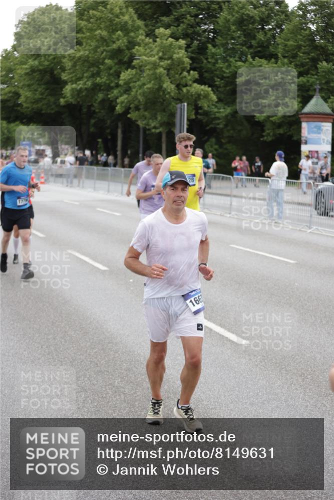 29.06.2025 - hella hamburg halbmarathon Jannik Wohlers http://msf.ph/oto/8149631 29.06.2025 10:50:06 Lombardsbrücke 1259, 1828, 2047, 3203, 3680, 3897, 4642, 4961, 5119, 5131, 7505, 7677, 8299, 8834, 10744, 11696, 13887, 14102, 14591, 15017, 15230, 15416, 15467, 15551, 16489, 16593, 16670, 16742, 17790, 18067, 18092, 18483 meine-sportfotos.de
